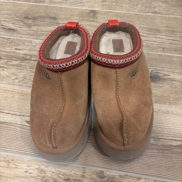 Ugg Tazz II Platform Slipper, Size 8 - Picture 3 of 9